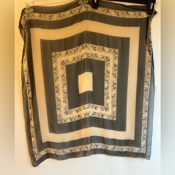 VINTAGE ALL SICK HAND SCREEN PRINT HAND ROLLED SHEER BLACK/BEIGE SQUARE SCARF - Picture 6 of 7